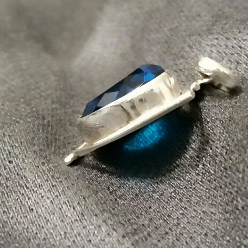 12 Ct Flawless Blue Topaz Heart in .925 Silver - Picture 3 of 5